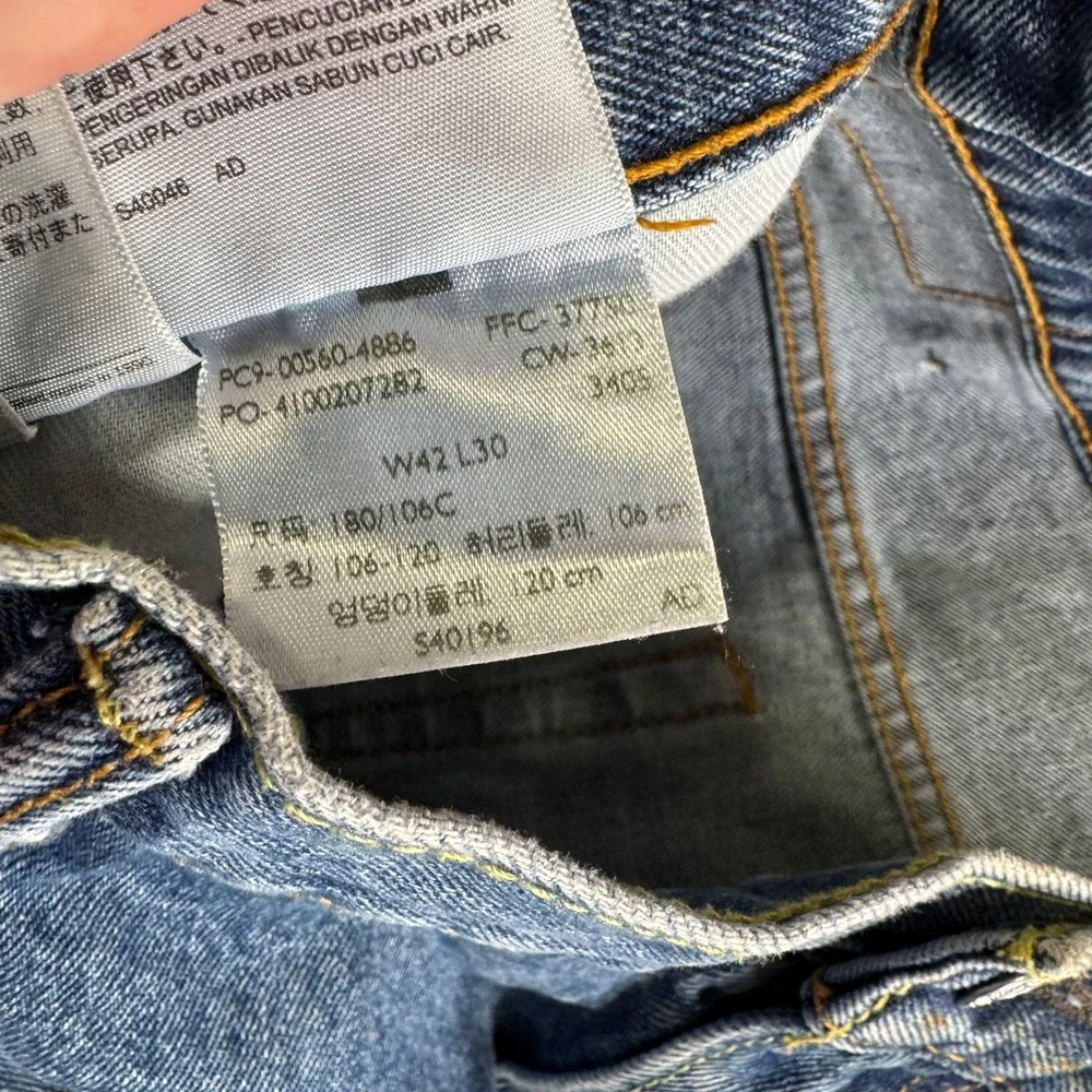 Levi's 560 Denim Jeans Men's Size 42x27 Med Wash Cotton Blue Relaxed Fit NEW